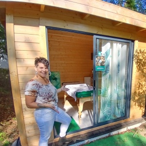 Margaux, l'Art du Toucher au camping le Repaire à Thiviers : accueil salle de massage
