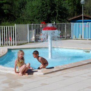 Le champignon ludique près de la piscine